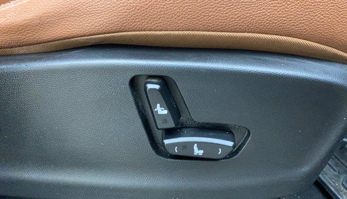 2020 MG HECTOR PLUS SHARP 1.5 PETROL TURBO HYBRID MT 6-STR, Petrol, Manual, 97,873 km, Driver Side Adjustment Panel
