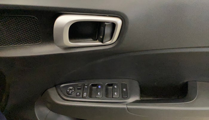 2021 Hyundai VENUE SX 1.0 TURBO, Petrol, Manual, 9,738 km, Driver Side Door Panels Control