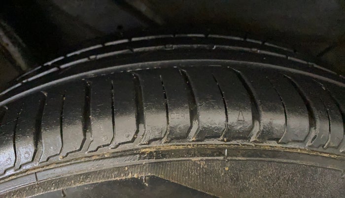 2021 Hyundai VENUE SX 1.0 TURBO, Petrol, Manual, 9,738 km, Right Rear Tyre Tread