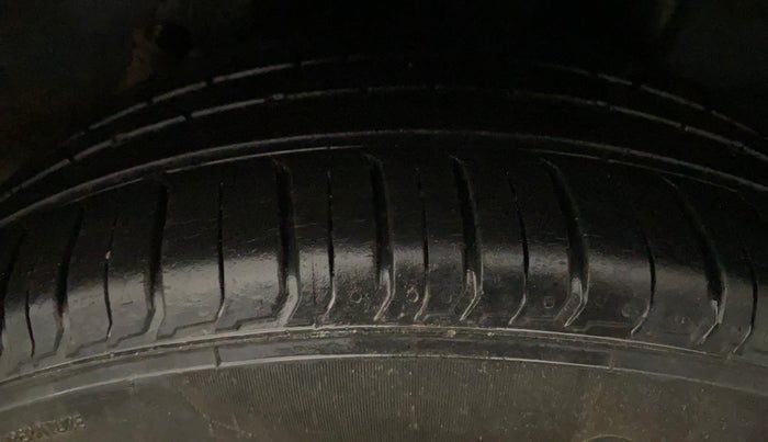 2021 Hyundai VENUE SX 1.0 TURBO, Petrol, Manual, 9,738 km, Left Rear Tyre Tread