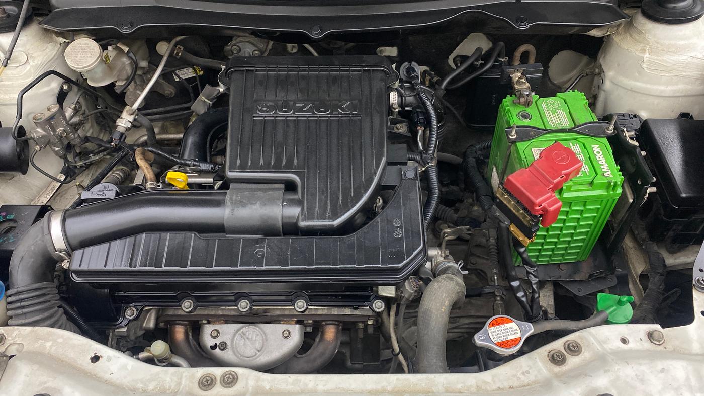 2015 Maruti Swift VXI, Petrol, Manual, 60,690 km, Engine View