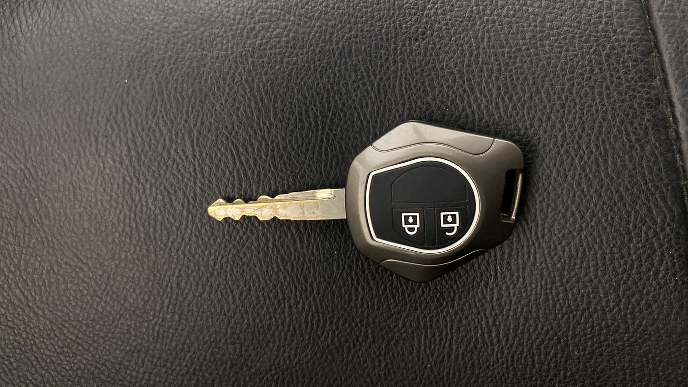 2015 Maruti Swift VXI, Petrol, Manual, 60,690 km, Key Close Up