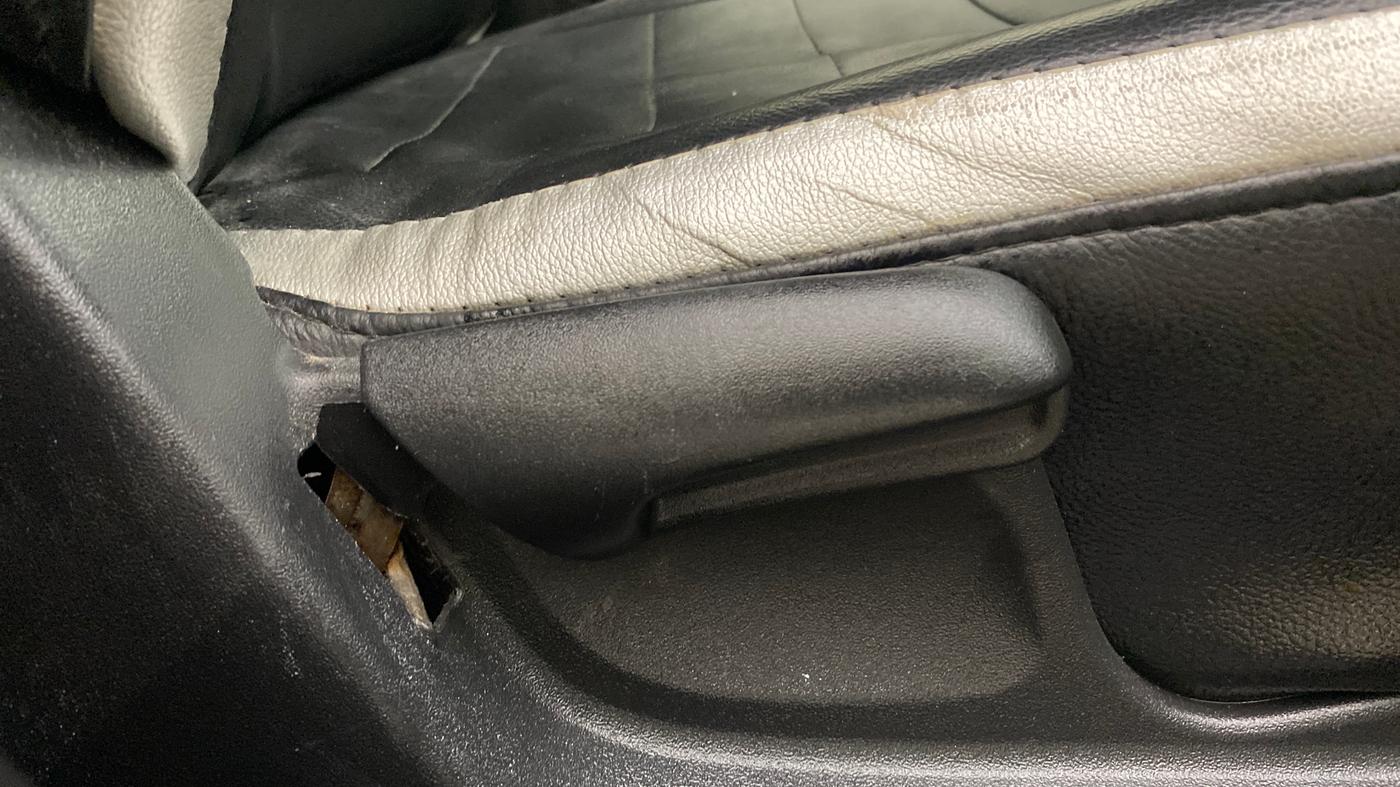 2015 Maruti Swift VXI, Petrol, Manual, 60,690 km, Driver Side Adjustment Panel