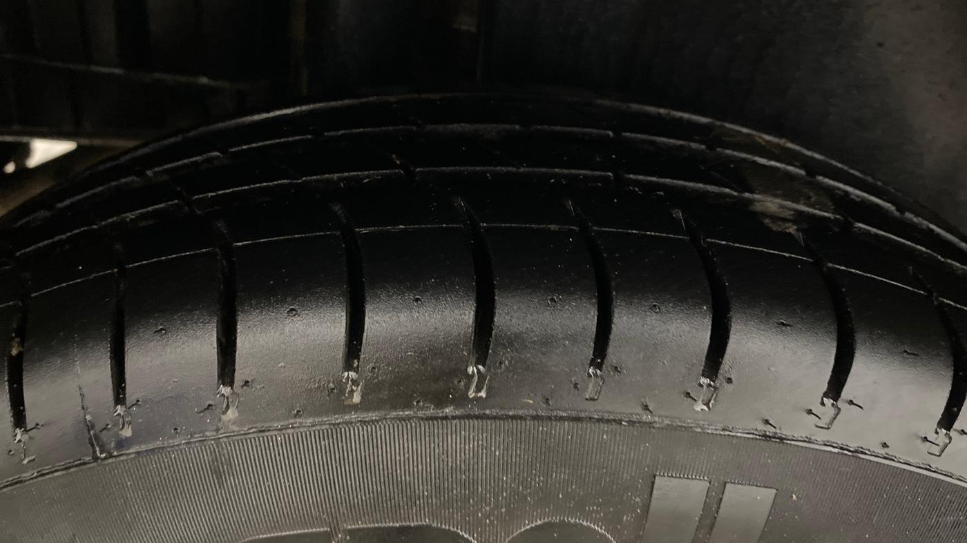 2015 Maruti Swift VXI, Petrol, Manual, 60,690 km, Right Rear Tyre Tread