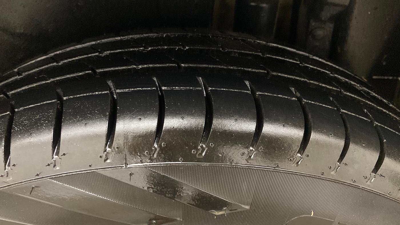 2015 Maruti Swift VXI, Petrol, Manual, 60,690 km, Left Rear Tyre Tread