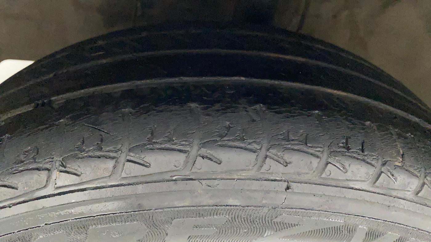 2011 Toyota Etios VX, Petrol, Manual, 1,00,205 km, Left Front Tyre Tread