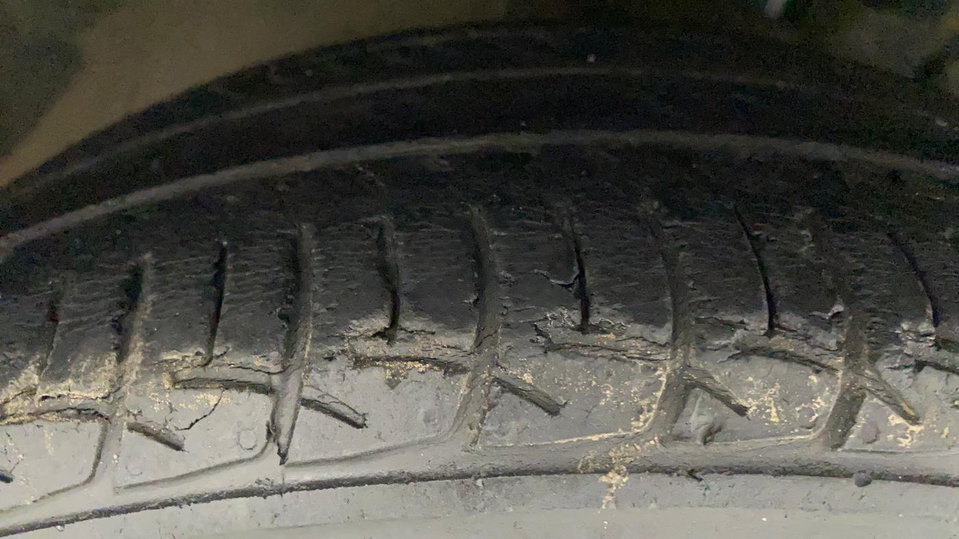 2011 Toyota Etios VX, Petrol, Manual, 1,00,205 km, Right Front Tyre Tread