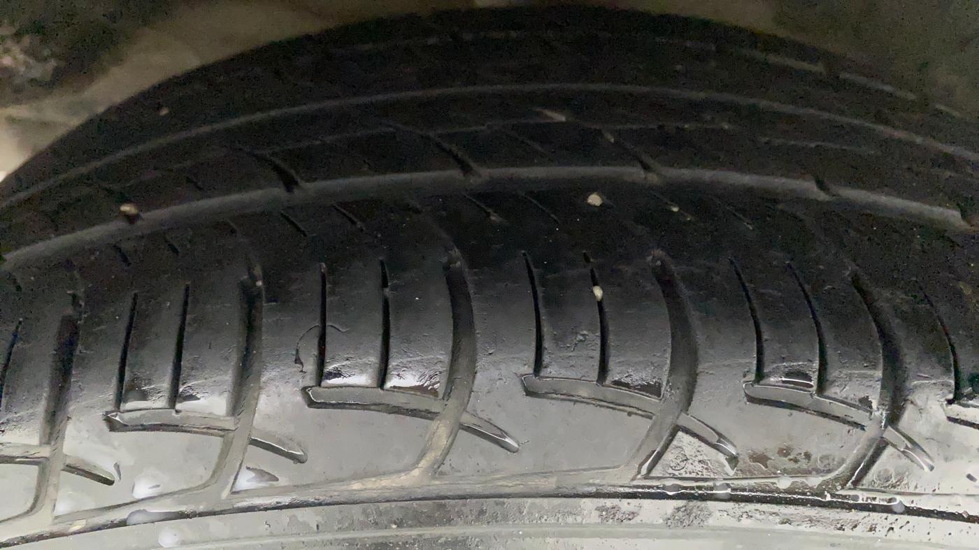 2011 Toyota Etios VX, Petrol, Manual, 1,00,205 km, Right Rear Tyre Tread