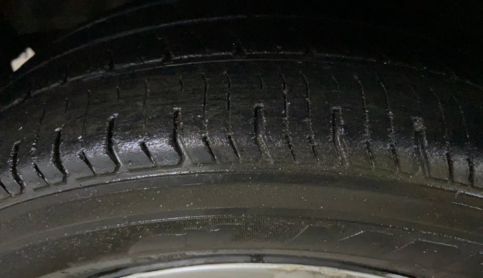 2015 Honda Amaze 1.2L I-VTEC S, Petrol, Manual, 95,974 km, Left Front Tyre Tread