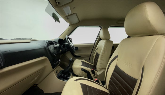 2019 Mahindra TUV300 T6+, Diesel, Manual, 71,610 km, Right Side Front Door Cabin