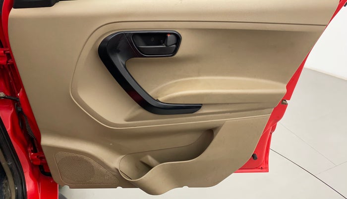 2019 Mahindra TUV300 T6+, Diesel, Manual, 71,610 km, Driver Side Door Panels Control