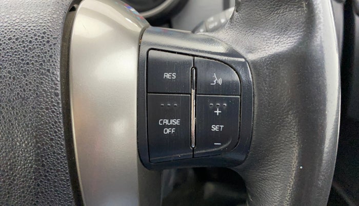 2020 Mahindra XUV500 W9 AT, Diesel, Automatic, 74,659 km, Adaptive Cruise Control