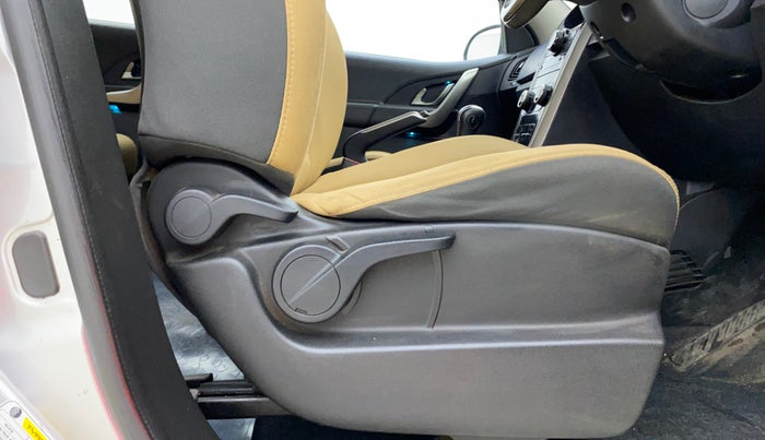 2020 Mahindra XUV500 W9 AT, Diesel, Automatic, 74,659 km, Driver Side Adjustment Panel