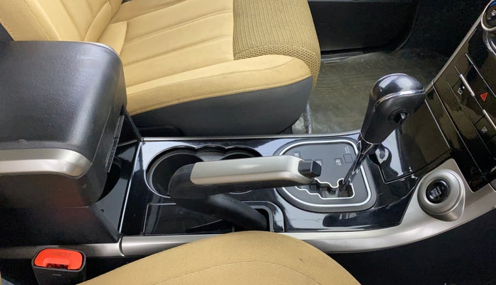 2020 Mahindra XUV500 W9 AT, Diesel, Automatic, 74,659 km, Gear Lever