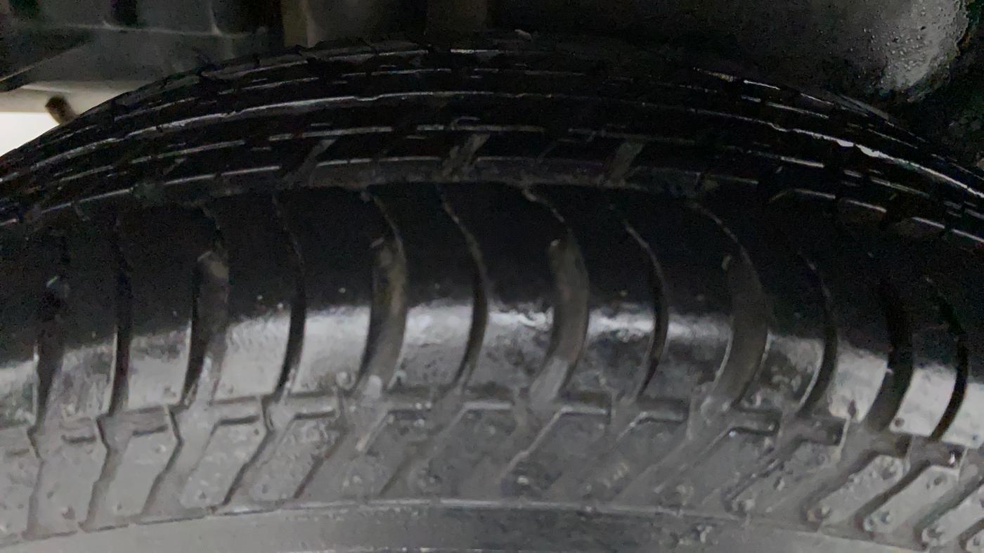 2015 Maruti Swift Dzire VXI, Petrol, Manual, 22,020 km, Right Front Tyre Tread