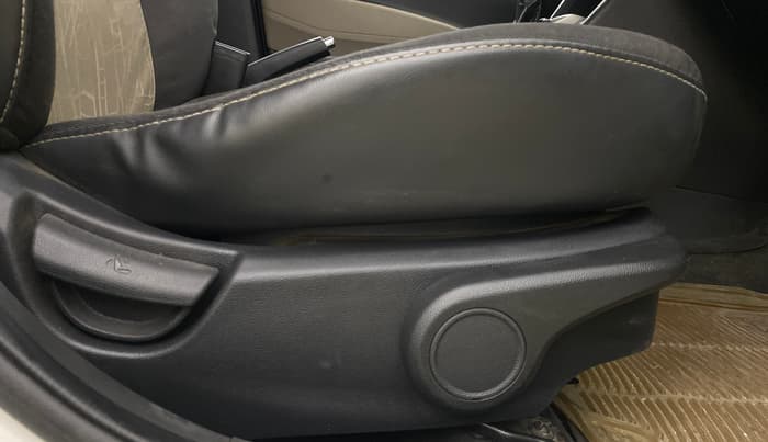 2014 Hyundai Grand i10 ASTA AT 1.2 KAPPA VTVT, Petrol, Automatic, 56,381 km, Driver Side Adjustment Panel