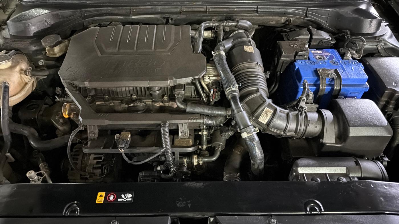 2023 Hyundai Verna SX (O) 1.5 TURBO PETROL MT, Petrol, Manual, 1,18,330 km, Engine View