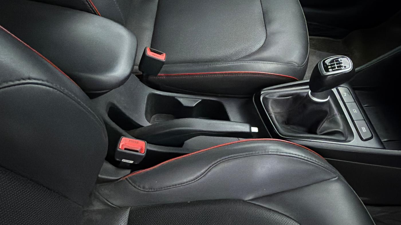 2023 Hyundai Verna SX (O) 1.5 TURBO PETROL MT, Petrol, Manual, 1,18,330 km, Gear Lever
