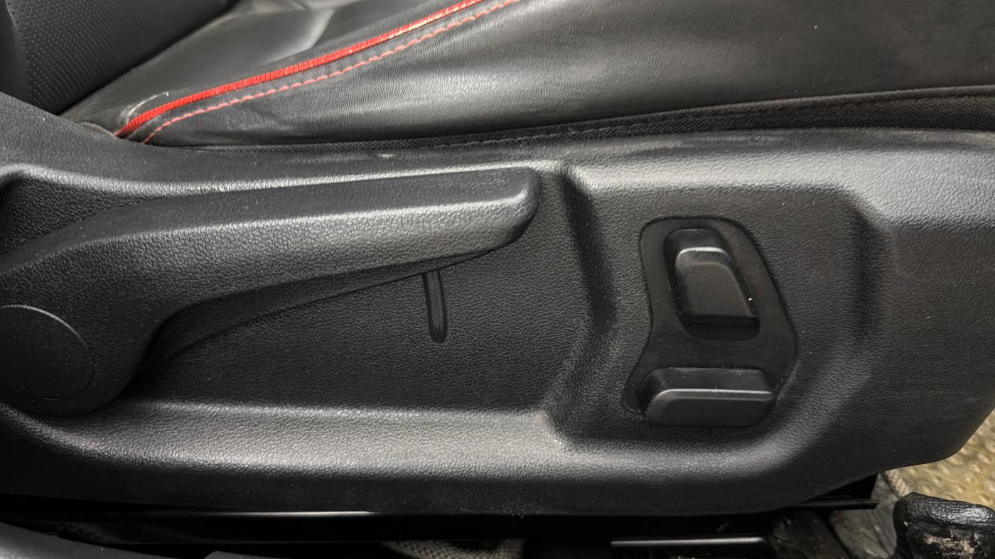 2023 Hyundai Verna SX (O) 1.5 TURBO PETROL MT, Petrol, Manual, 1,18,330 km, Driver Side Adjustment Panel
