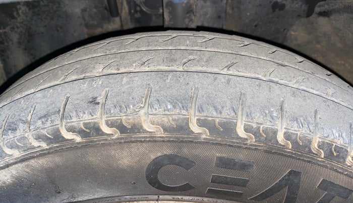 2017 Renault Kwid RXL 1.0, Petrol, Manual, 27,237 km, Left Front Tyre Tread