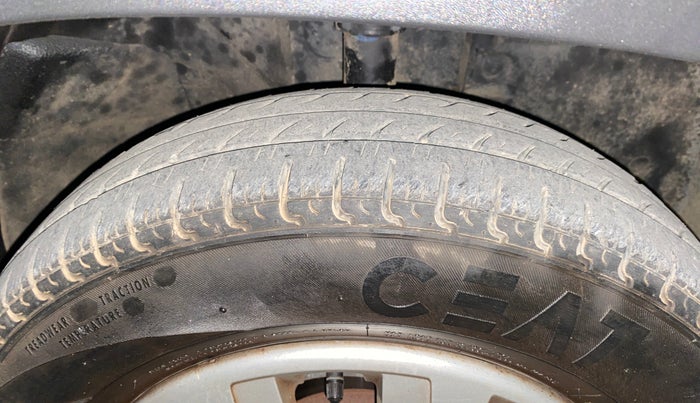 2017 Renault Kwid RXL 1.0, Petrol, Manual, 27,237 km, Right Front Tyre Tread