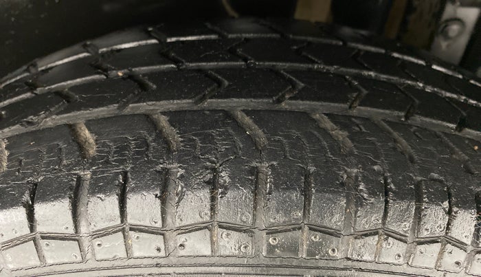 2014 Maruti Swift VXI D, Petrol, Manual, 57,946 km, Left Rear Tyre Tread