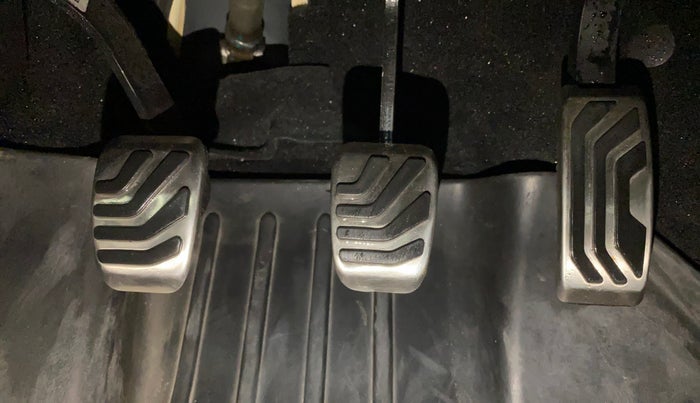 2023 Mahindra XUV700 AX7 Petrol MT 7 STR, Petrol, Manual, 24,144 km, Pedals