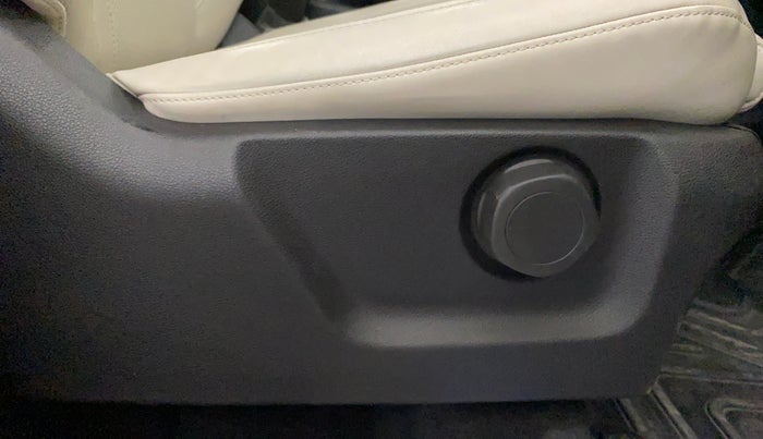 2023 Mahindra XUV700 AX7 Petrol MT 7 STR, Petrol, Manual, 24,144 km, Driver Side Adjustment Panel