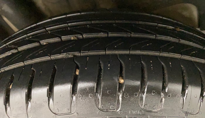 2018 Maruti Swift ZDI AMT, Diesel, Automatic, 79,101 km, Right Rear Tyre Tread