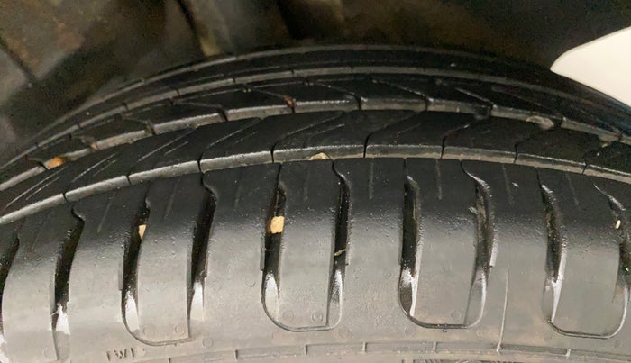 2018 Maruti Swift ZDI AMT, Diesel, Automatic, 79,101 km, Left Rear Tyre Tread