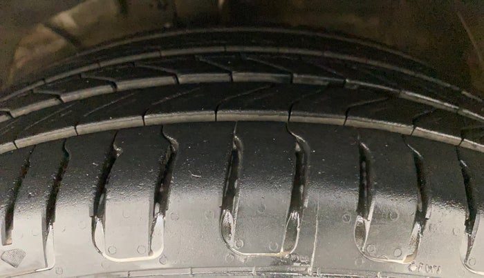 2018 Maruti Swift ZDI AMT, Diesel, Automatic, 79,101 km, Left Front Tyre Tread