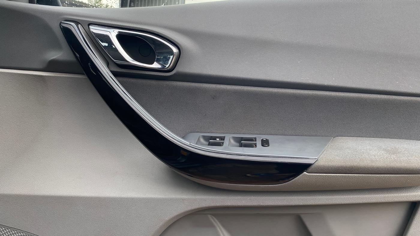 2021 Tata TIGOR XZ PLUS PETROL, Petrol, Manual, 63,375 km, Driver Side Door Panels Control