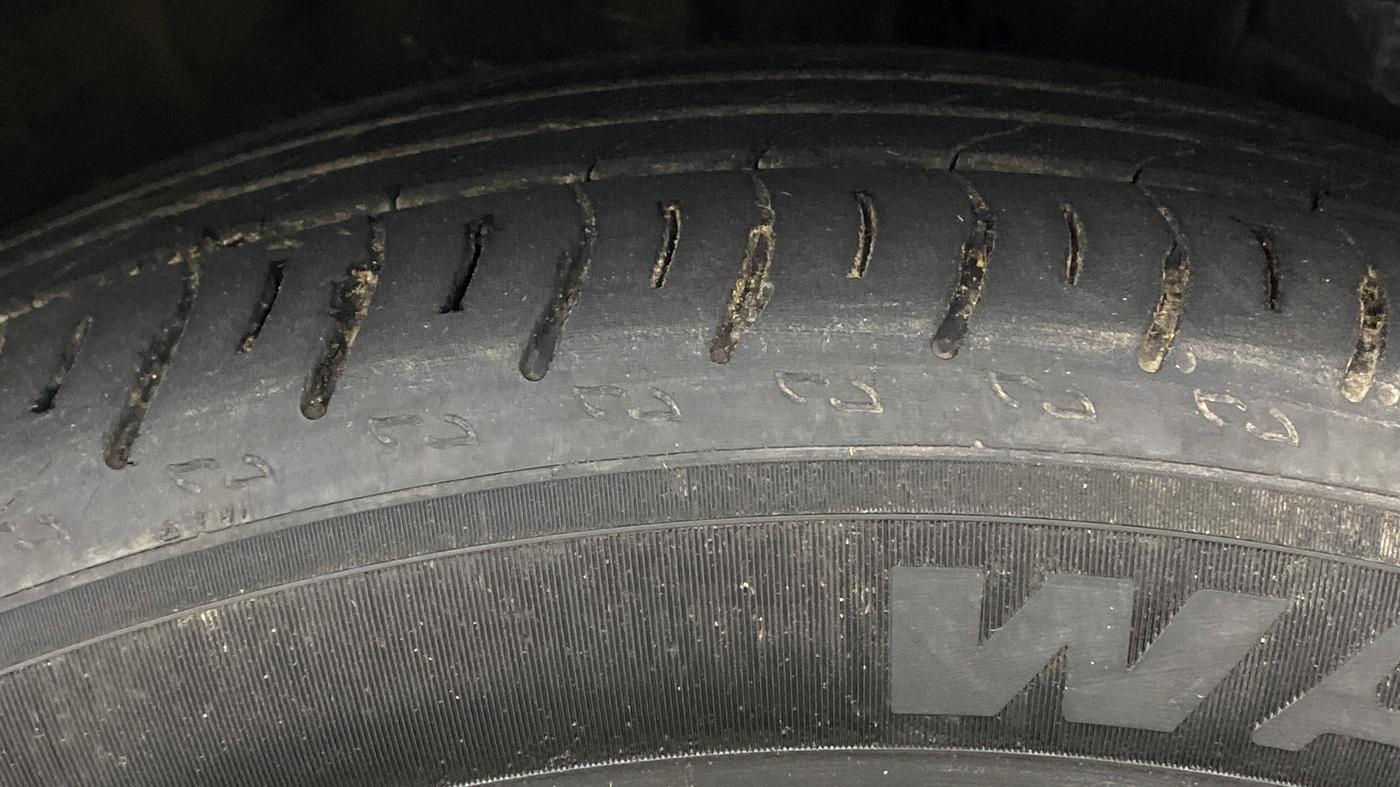 2022 MG HECTOR PLUS SHARP 1.5 PETROL TURBO CVT 6-STR, Petrol, Automatic, 61,701 km, Right Front Tyre Tread
