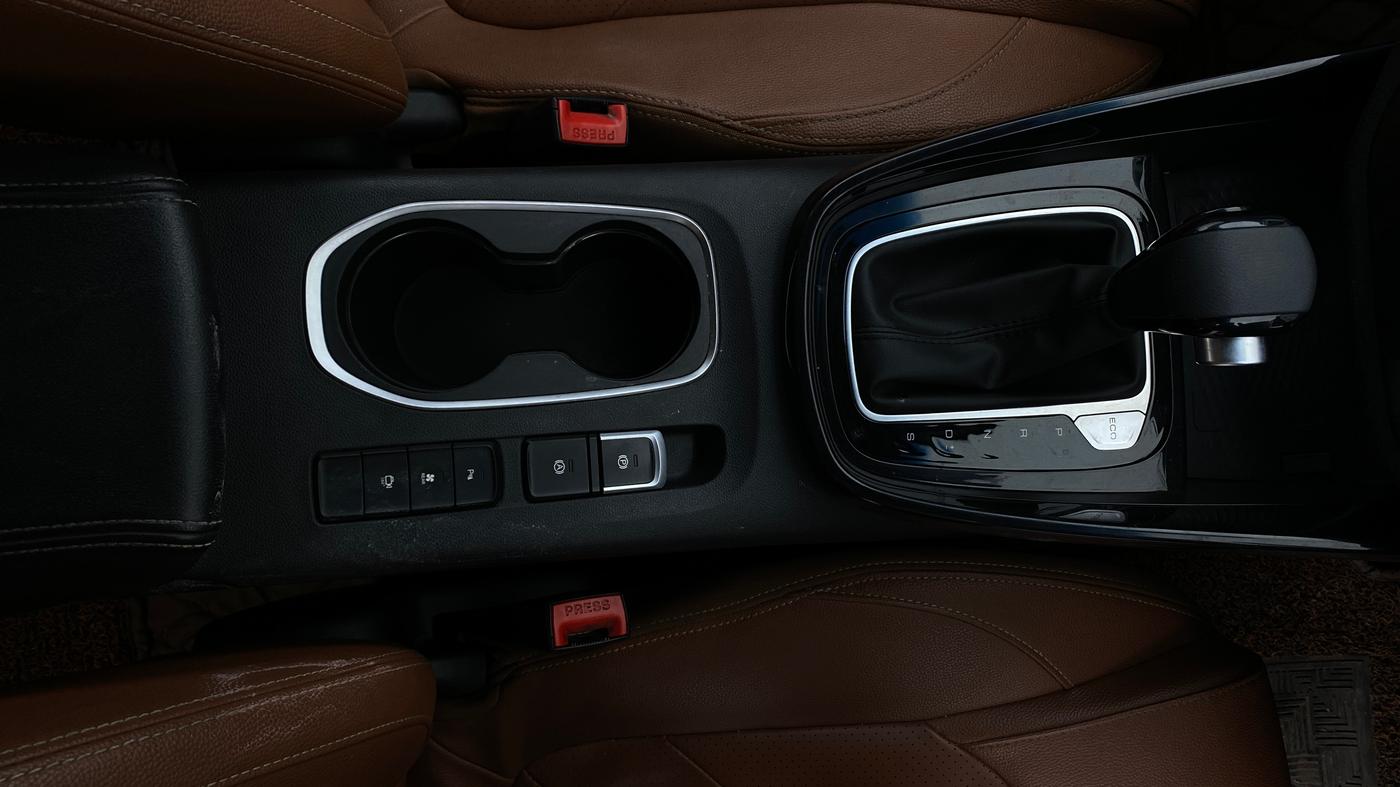 2022 MG HECTOR PLUS SHARP 1.5 PETROL TURBO CVT 6-STR, Petrol, Automatic, 61,701 km, Gear Lever