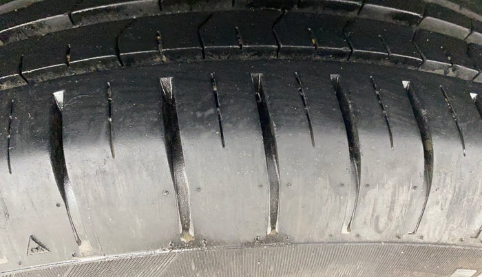 2019 Maruti Swift ZXI AMT, Petrol, Automatic, 81,577 km, Left Rear Tyre Tread