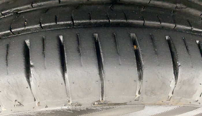 2019 Maruti Swift ZXI AMT, Petrol, Automatic, 81,577 km, Left Front Tyre Tread