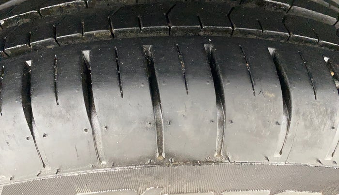 2019 Maruti Swift ZXI AMT, Petrol, Automatic, 81,577 km, Right Rear Tyre Tread