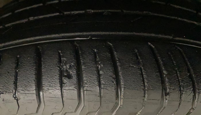 2016 Hyundai Elite i20 ASTA 1.2 (O), Petrol, Manual, 49,920 km, Right Front Tyre Tread