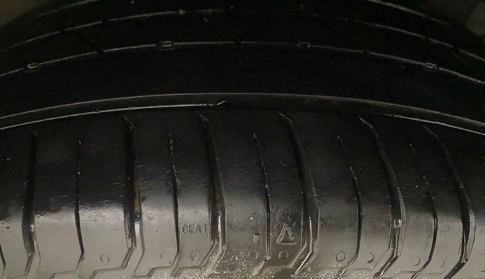2016 Hyundai Elite i20 ASTA 1.2 (O), Petrol, Manual, 49,920 km, Left Rear Tyre Tread