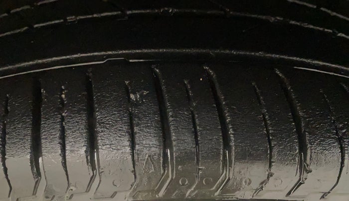 2016 Hyundai Elite i20 ASTA 1.2 (O), Petrol, Manual, 49,920 km, Left Front Tyre Tread