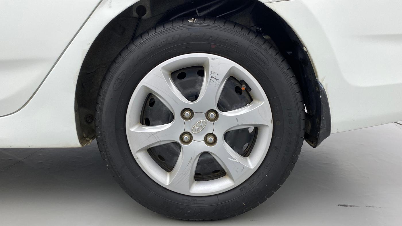 2013 Hyundai Verna FLUIDIC 1.6 EX VTVT, Petrol, Manual, 79,909 km, Left Rear Wheel