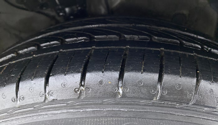 2013 Hyundai Verna FLUIDIC 1.6 EX VTVT, Petrol, Manual, 79,909 km, Right Front Tyre Tread