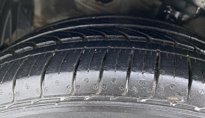 2013 Hyundai Verna FLUIDIC 1.6 EX VTVT, Petrol, Manual, 79,909 km, Left Front Tyre Tread