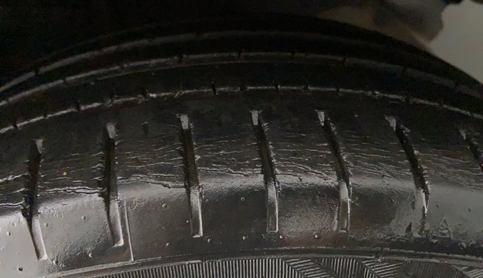 2016 Maruti Baleno ALPHA PETROL 1.2, Petrol, Manual, 24,172 km, Left Rear Tyre Tread