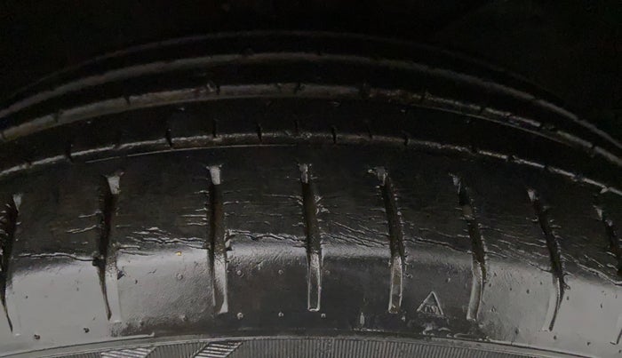 2016 Maruti Baleno ALPHA PETROL 1.2, Petrol, Manual, 24,172 km, Right Front Tyre Tread