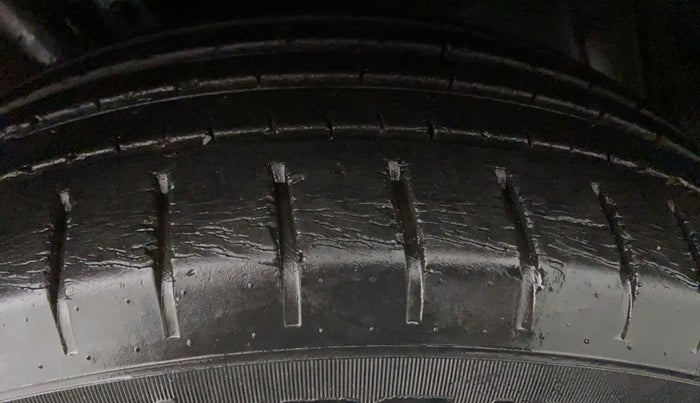 2016 Maruti Baleno ALPHA PETROL 1.2, Petrol, Manual, 24,172 km, Left Front Tyre Tread