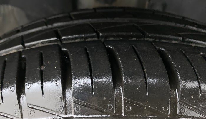 2021 Renault Kwid Neotech 1.0 EasyR, Petrol, Automatic, 5,616 km, Right Front Tyre Tread
