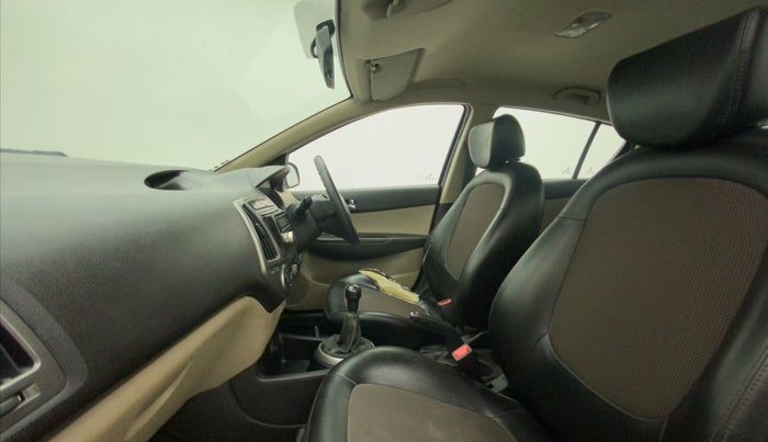 2013 Hyundai i20 MAGNA 1.2, Petrol, Manual, 69,108 km, Right Side Front Door Cabin