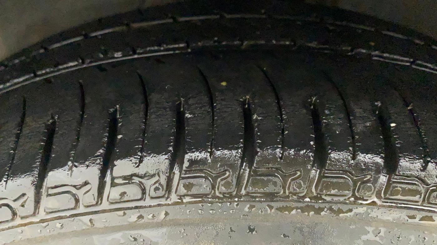 2013 Hyundai i20 MAGNA 1.2, Petrol, Manual, 69,108 km, Left Front Tyre Tread