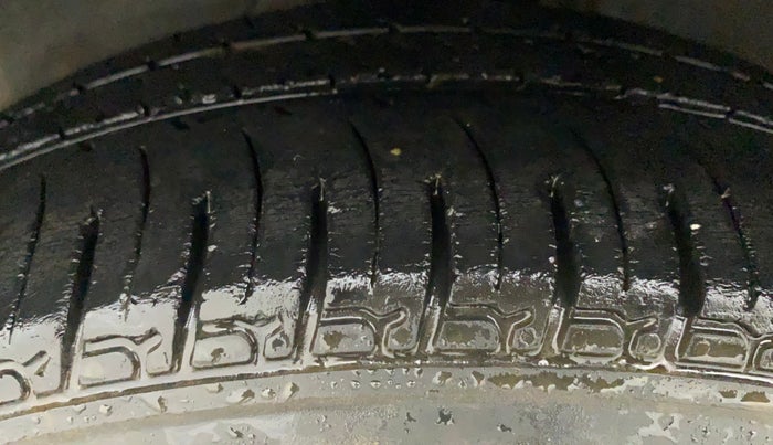 2013 Hyundai i20 MAGNA 1.2, Petrol, Manual, 69,108 km, Left Front Tyre Tread